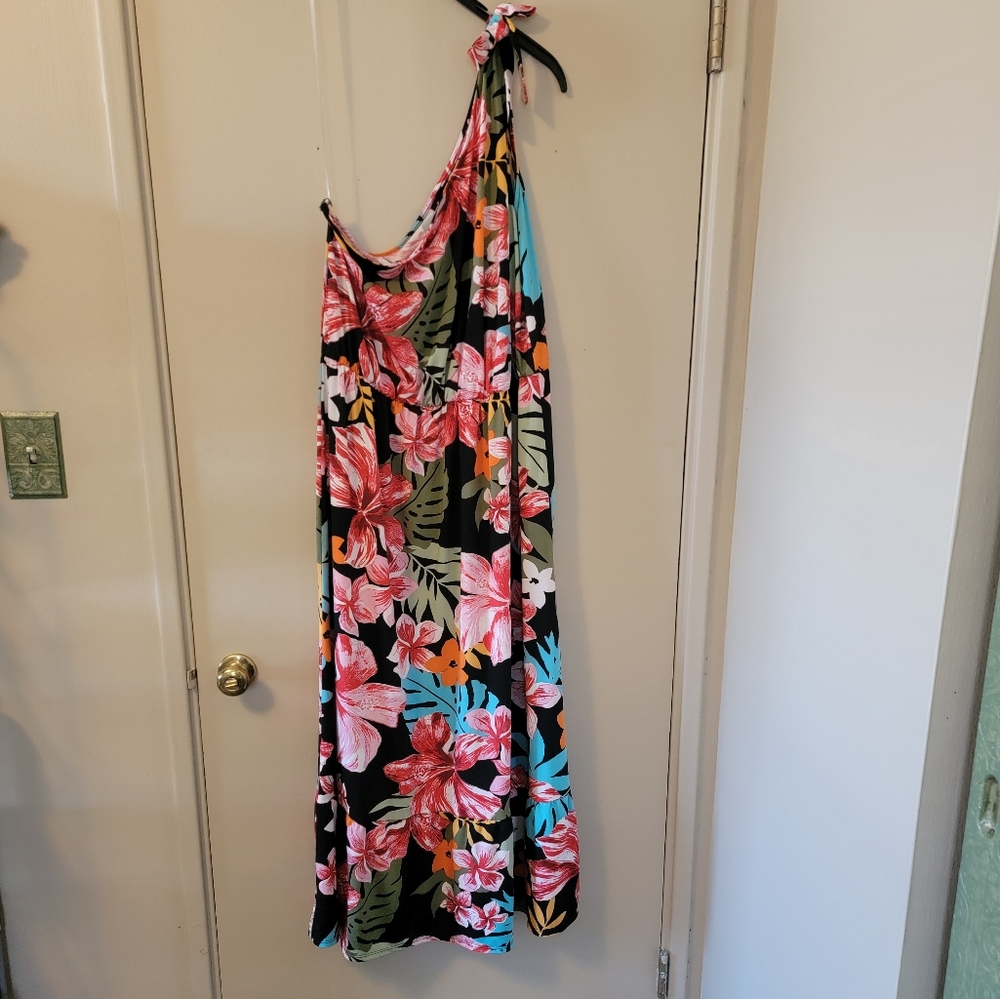 Floral One-Shoulder Maxi Dress in Black and Pink